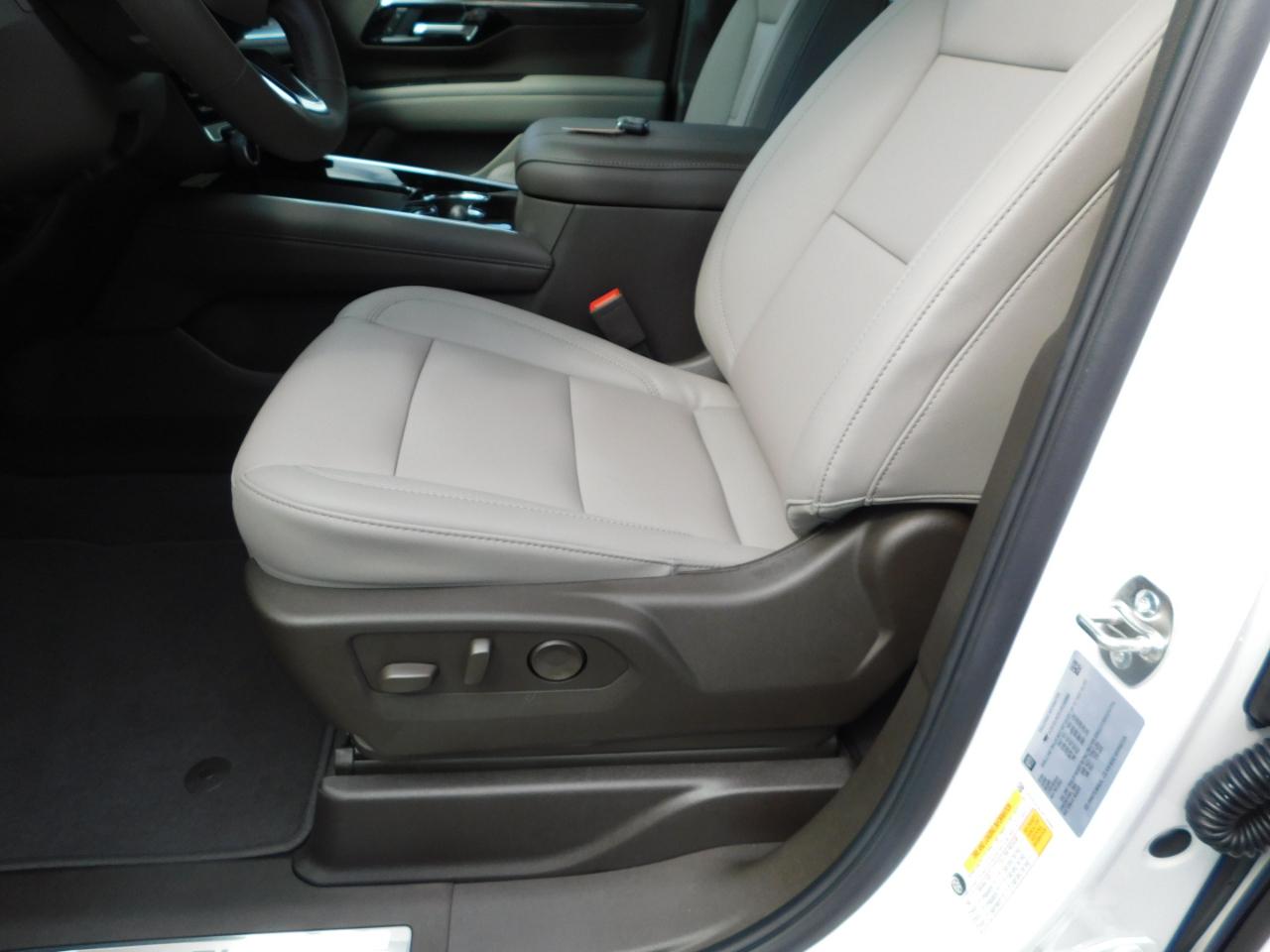 Chevrolet Suburban 2WD 4dr LT 2027