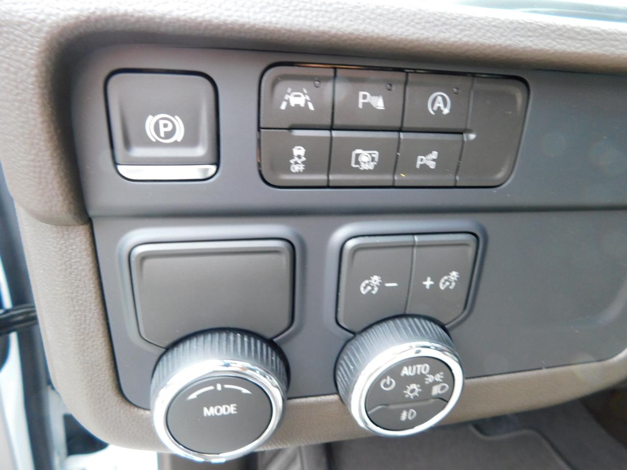 Chevrolet Suburban 2WD 4dr LT 2027