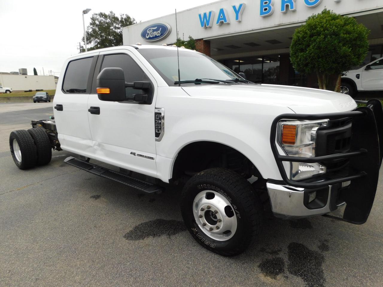 Ford Super Duty F-350 DRW XL 4WD Crew Cab 179" WB 60" CA 2022