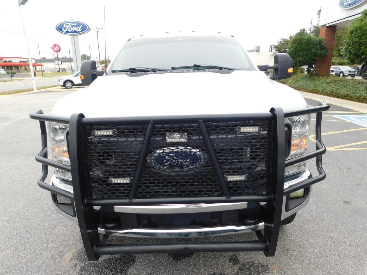 Ford Super Duty F-350 DRW XL 4WD Crew Cab 179" WB 60" CA 2022