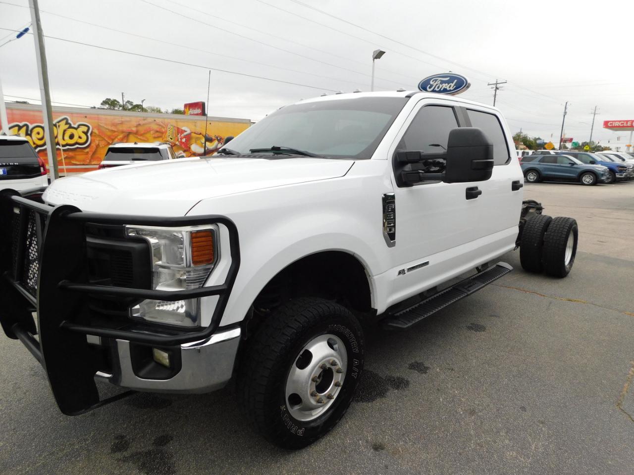 Ford Super Duty F-350 DRW XL 4WD Crew Cab 179" WB 60" CA 2022
