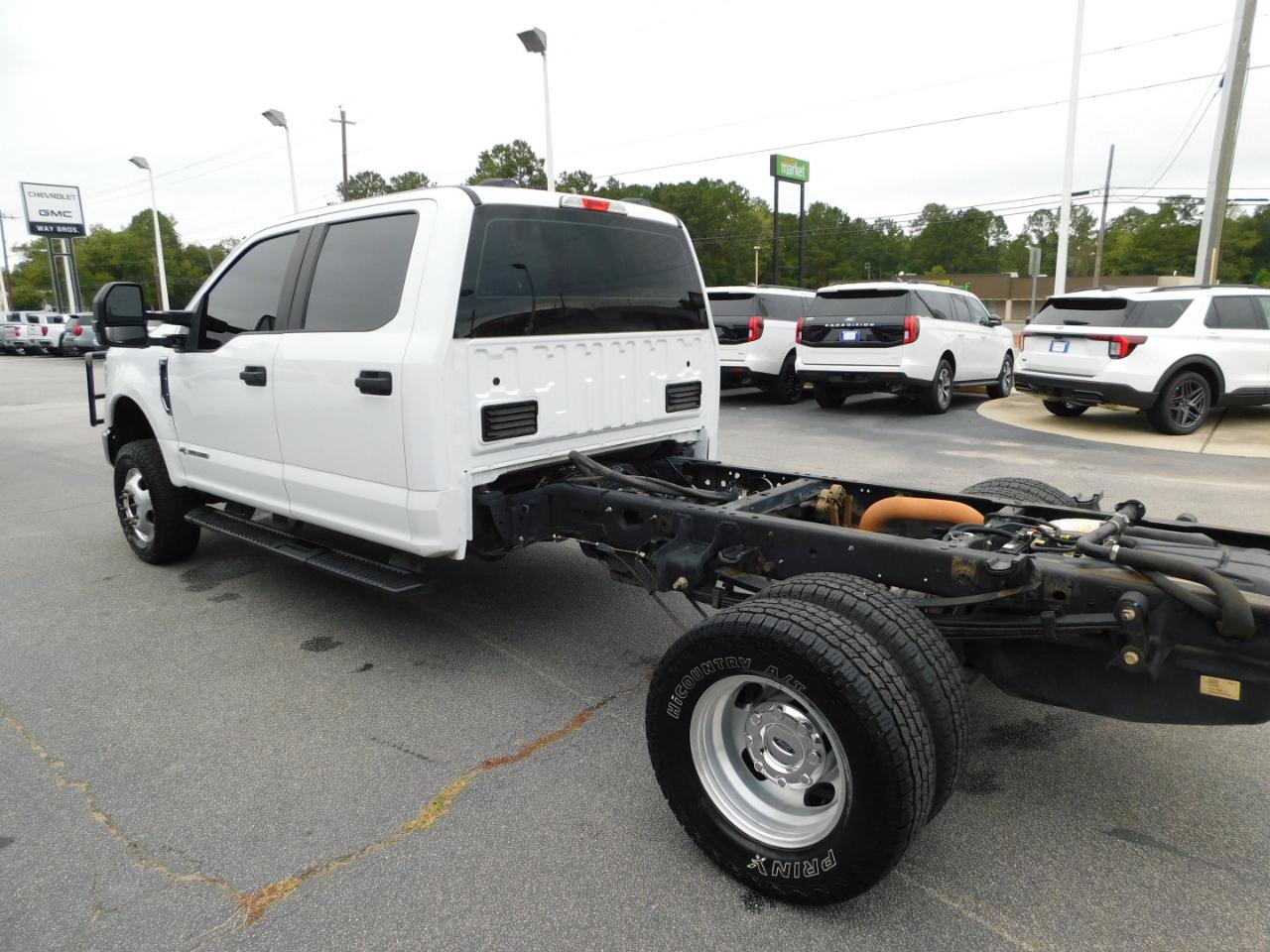 Ford Super Duty F-350 DRW XL 4WD Crew Cab 179" WB 60" CA 2022