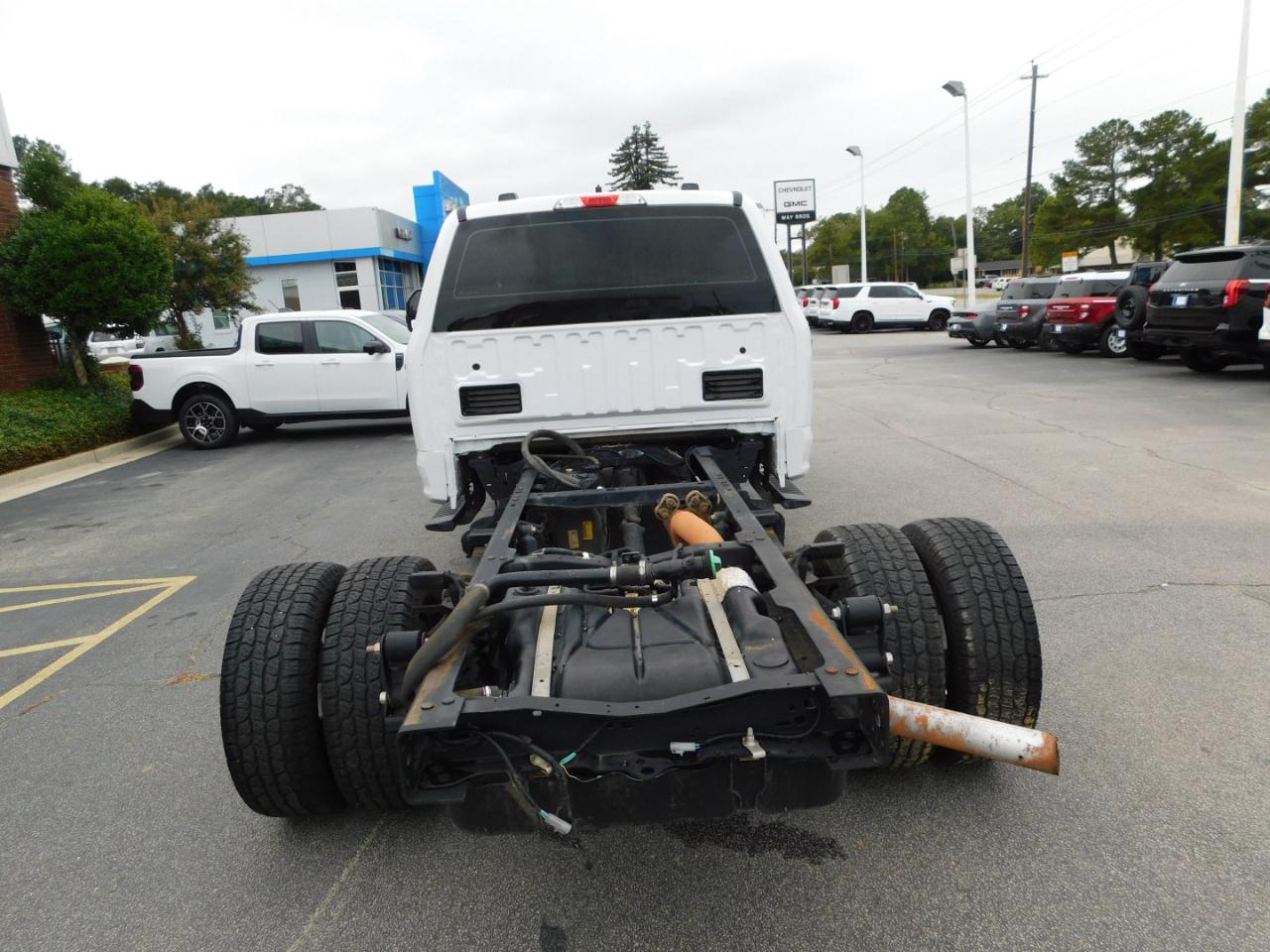 Ford Super Duty F-350 DRW XL 4WD Crew Cab 179" WB 60" CA 2022