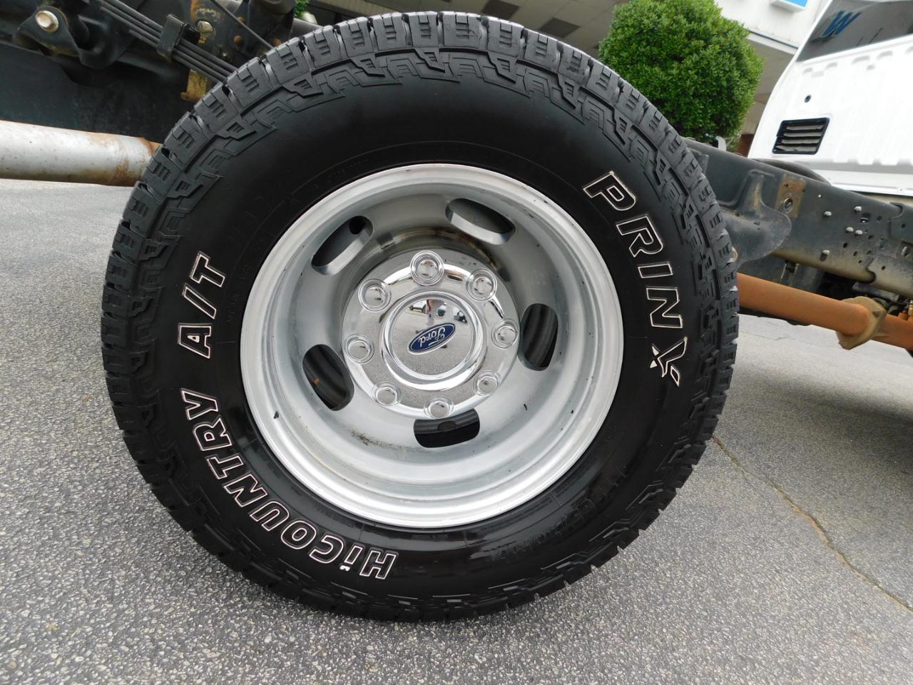 Ford Super Duty F-350 DRW XL 4WD Crew Cab 179" WB 60" CA 2022