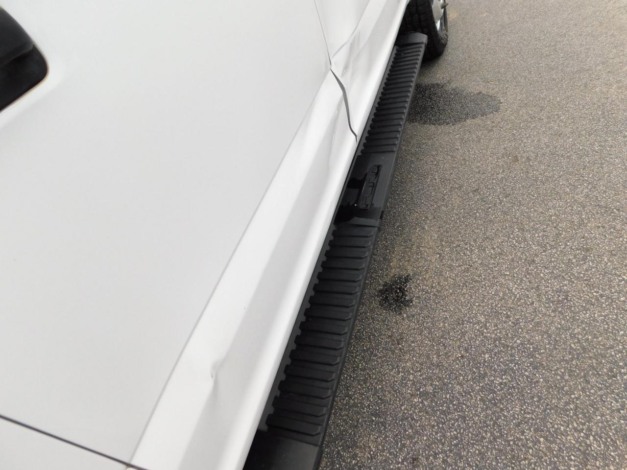 Ford Super Duty F-350 DRW XL 4WD Crew Cab 179" WB 60" CA 2022
