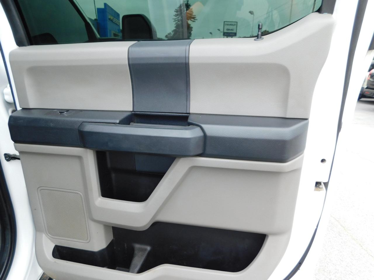 Ford Super Duty F-350 DRW XL 4WD Crew Cab 179" WB 60" CA 2022