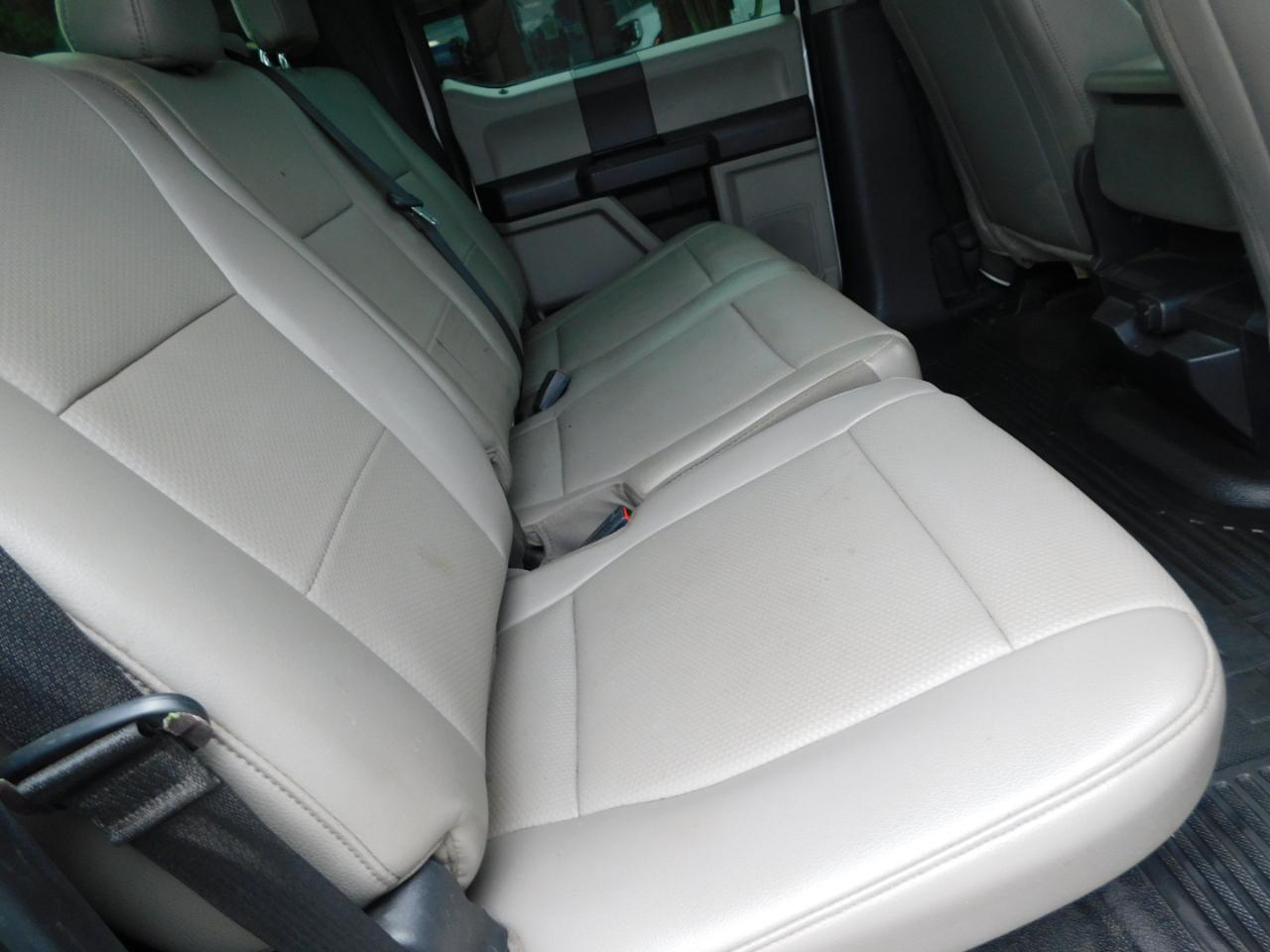 Ford Super Duty F-350 DRW XL 4WD Crew Cab 179" WB 60" CA 2022