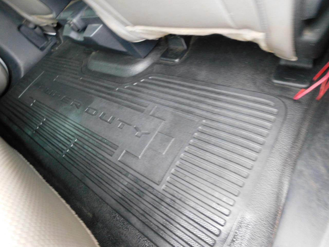 Ford Super Duty F-350 DRW XL 4WD Crew Cab 179" WB 60" CA 2022