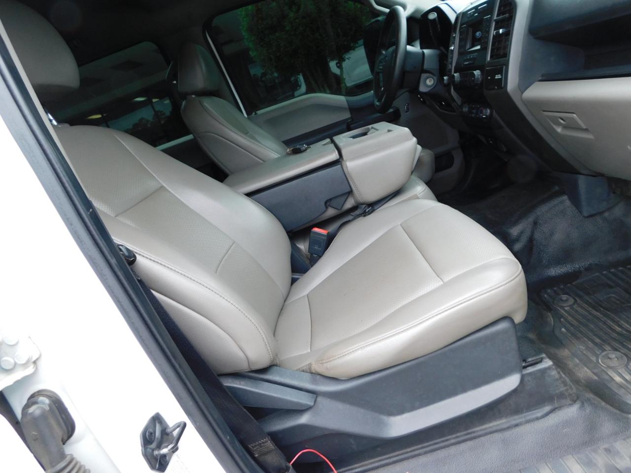 Ford Super Duty F-350 DRW XL 4WD Crew Cab 179" WB 60" CA 2022