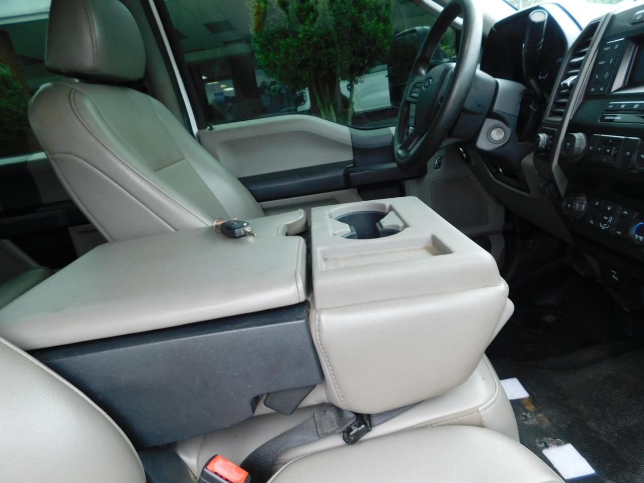 Ford Super Duty F-350 DRW XL 4WD Crew Cab 179" WB 60" CA 2022