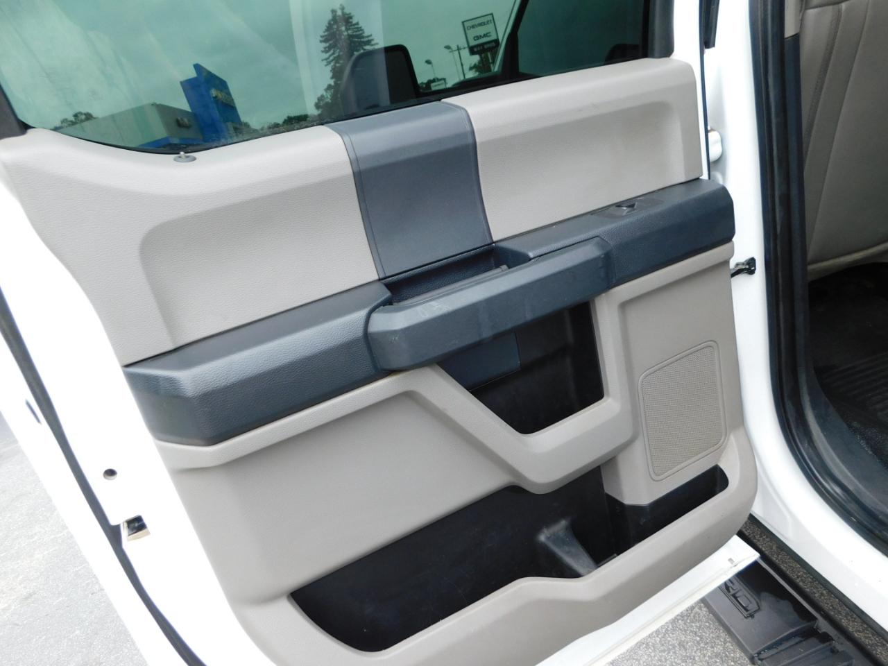 Ford Super Duty F-350 DRW XL 4WD Crew Cab 179" WB 60" CA 2022