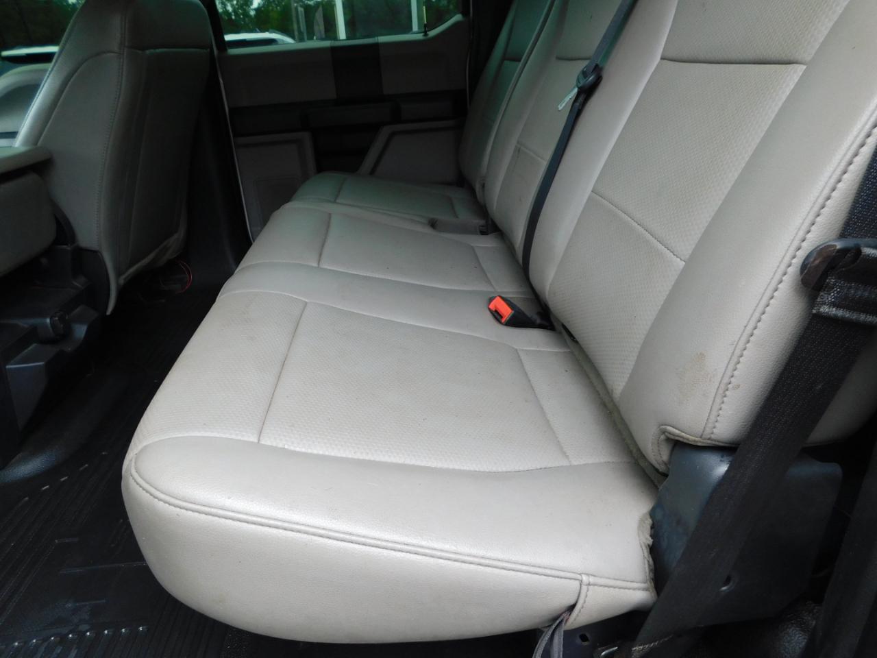 Ford Super Duty F-350 DRW XL 4WD Crew Cab 179" WB 60" CA 2022