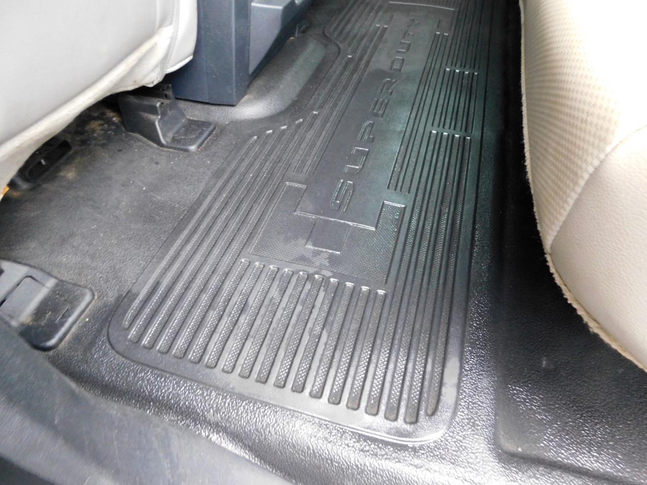 Ford Super Duty F-350 DRW XL 4WD Crew Cab 179" WB 60" CA 2022