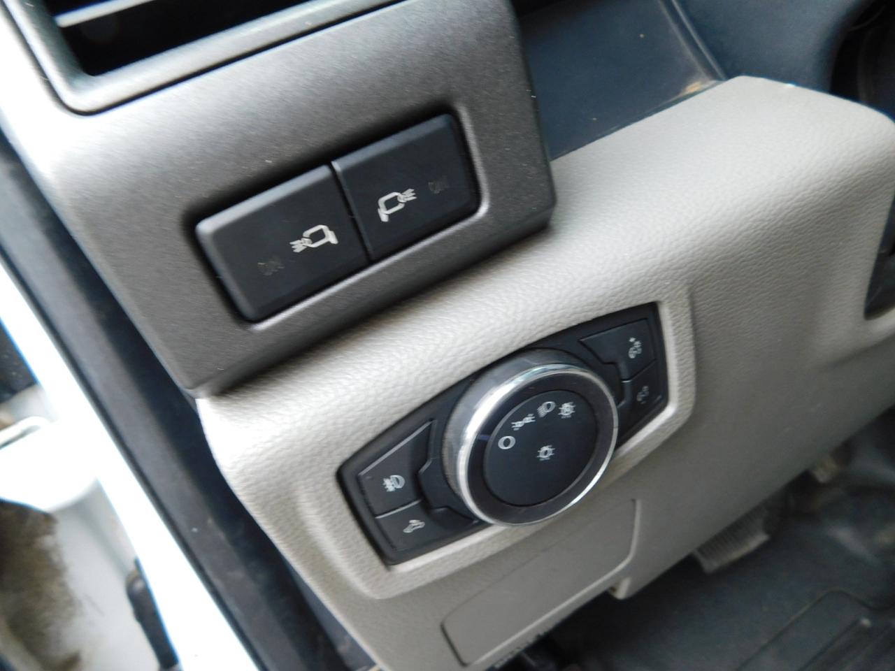Ford Super Duty F-350 DRW XL 4WD Crew Cab 179" WB 60" CA 2022