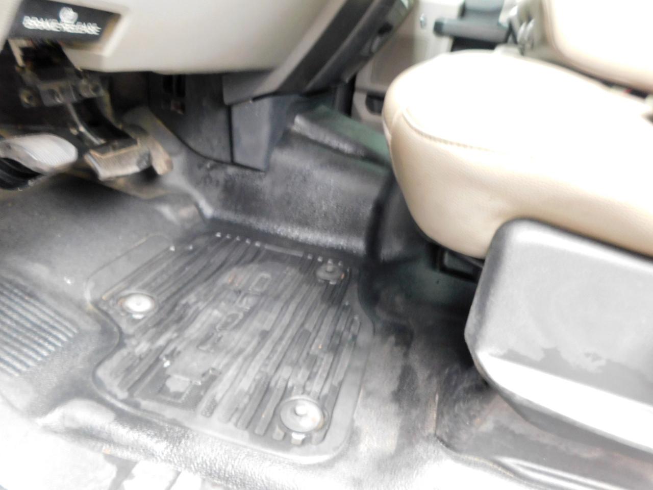 Ford Super Duty F-350 DRW XL 4WD Crew Cab 179" WB 60" CA 2022