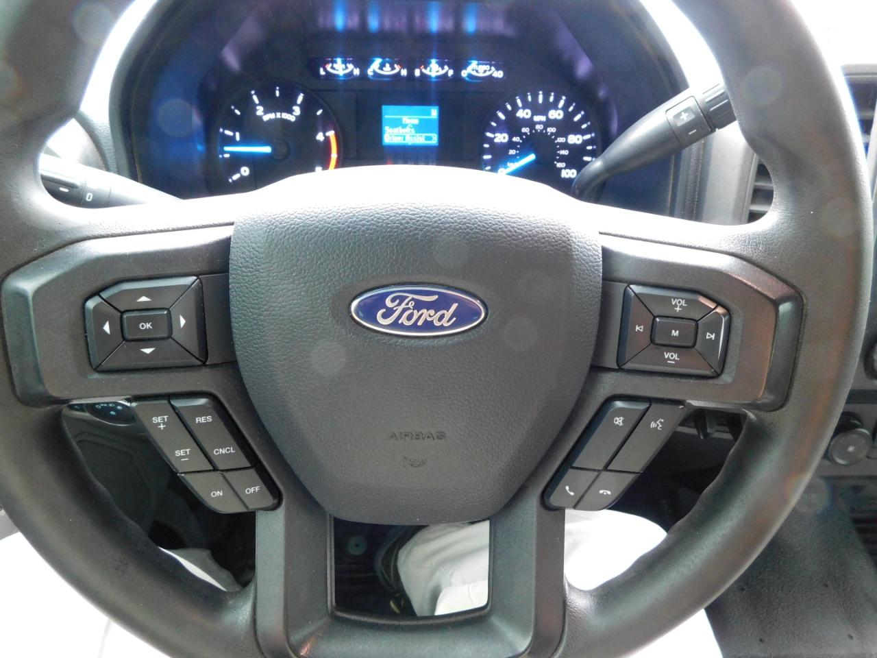 Ford Super Duty F-350 DRW XL 4WD Crew Cab 179" WB 60" CA 2022