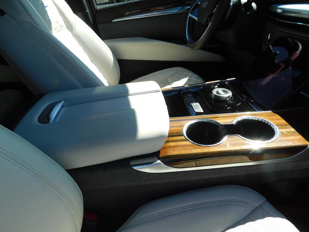 Cadillac Escalade 4WD 4dr Sport Platinum 2025