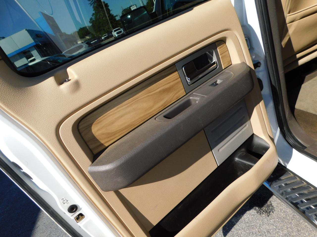 Ford F-150 2WD SuperCrew 145" Lariat 2011