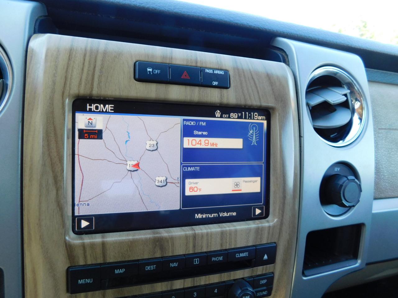 Ford F-150 2WD SuperCrew 145" Lariat 2011
