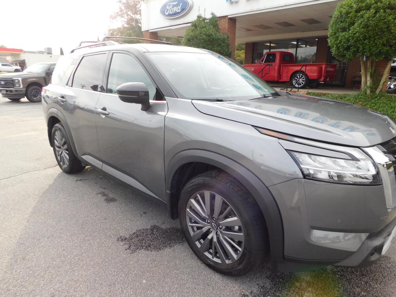 Nissan Pathfinder SL 2WD 2024