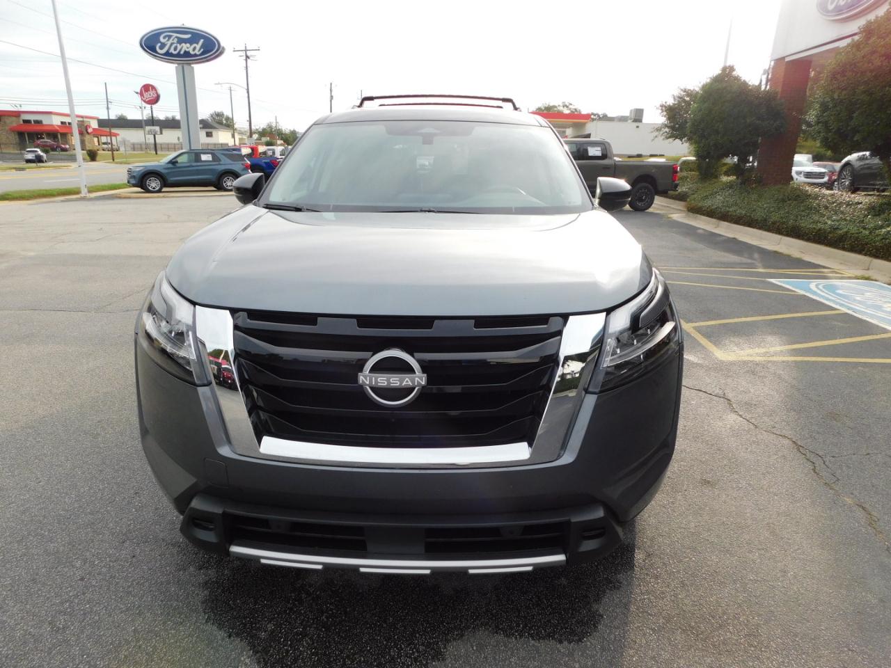 Nissan Pathfinder SL 2WD 2024