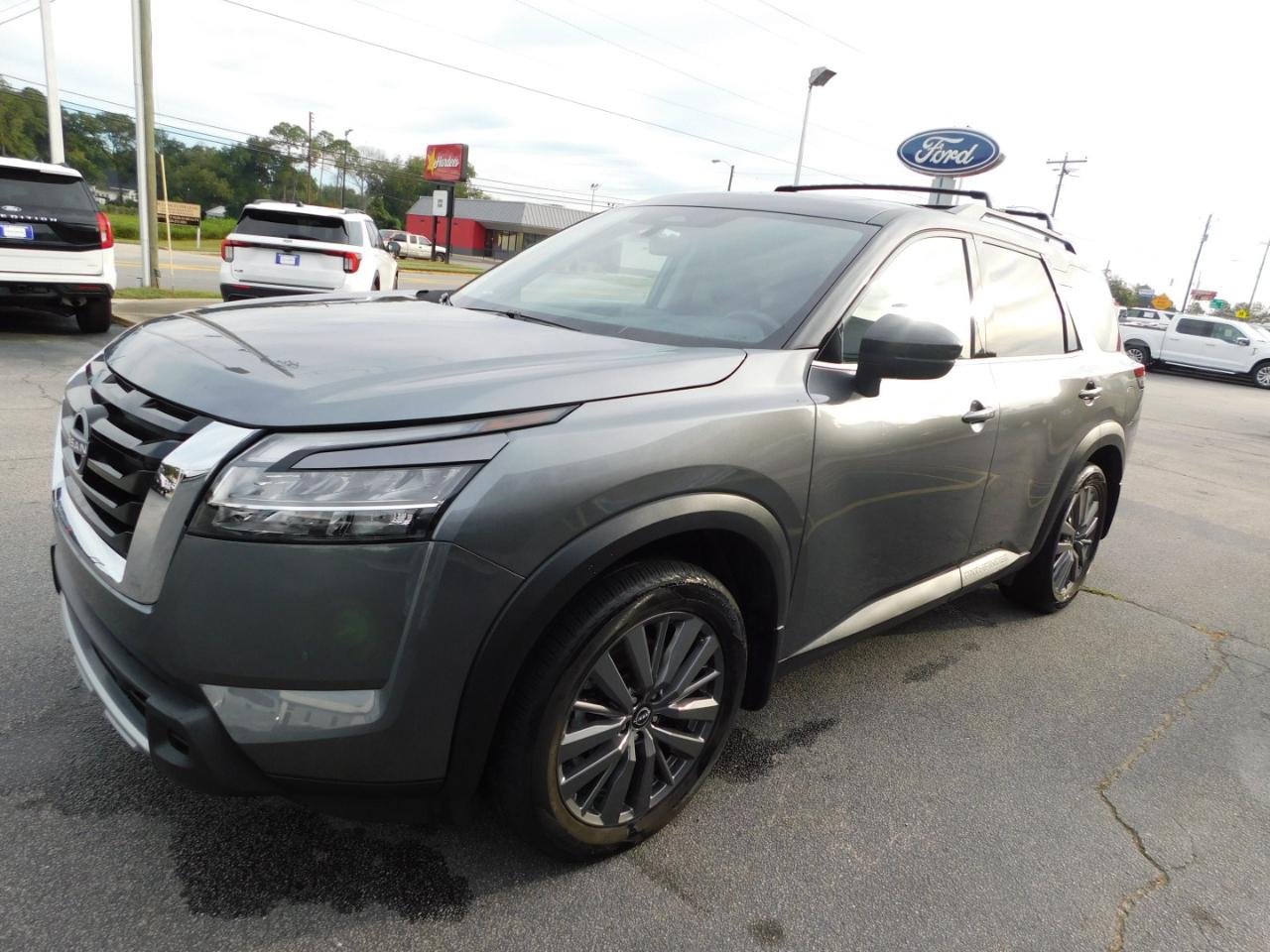 Nissan Pathfinder SL 2WD 2024
