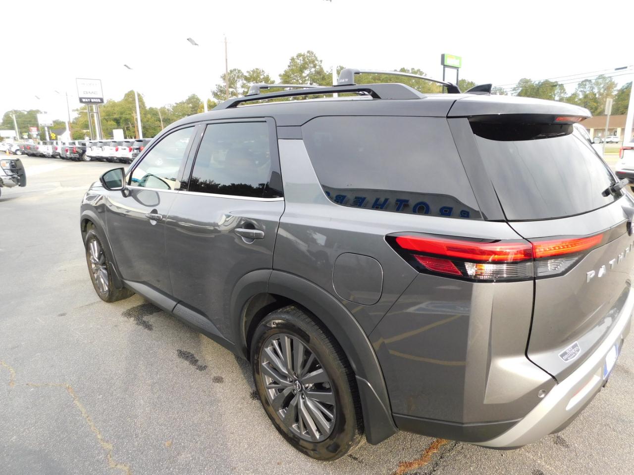 Nissan Pathfinder SL 2WD 2024