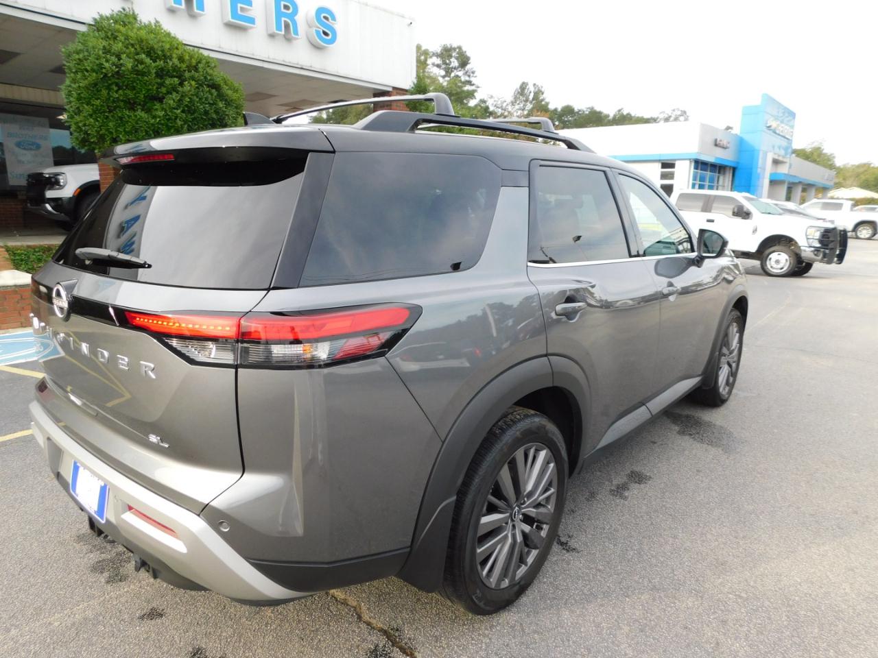 Nissan Pathfinder SL 2WD 2024
