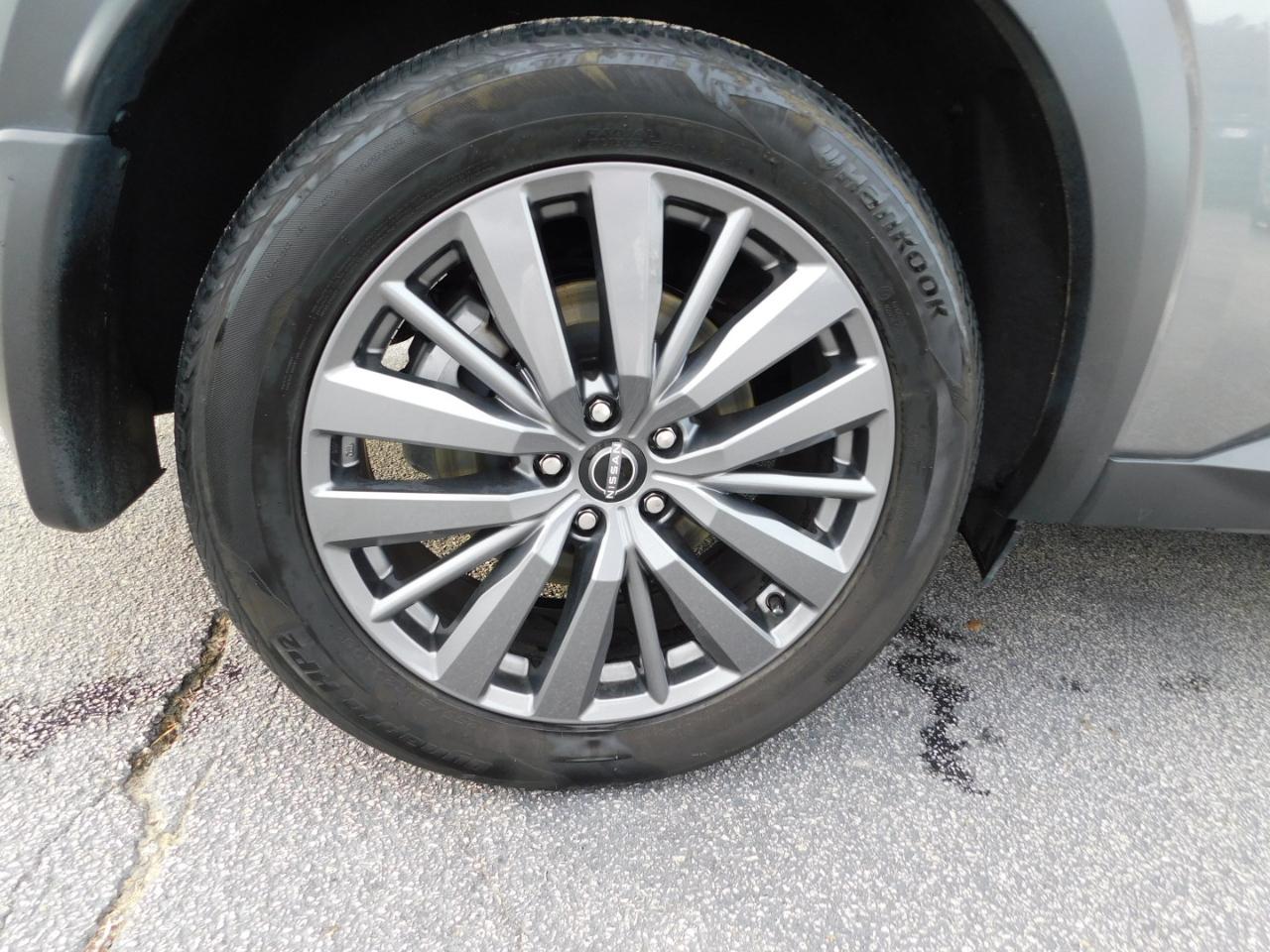 Nissan Pathfinder SL 2WD 2024