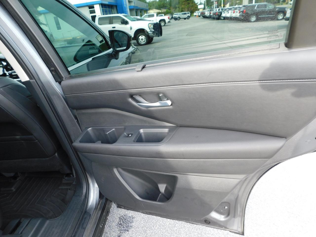 Nissan Pathfinder SL 2WD 2024