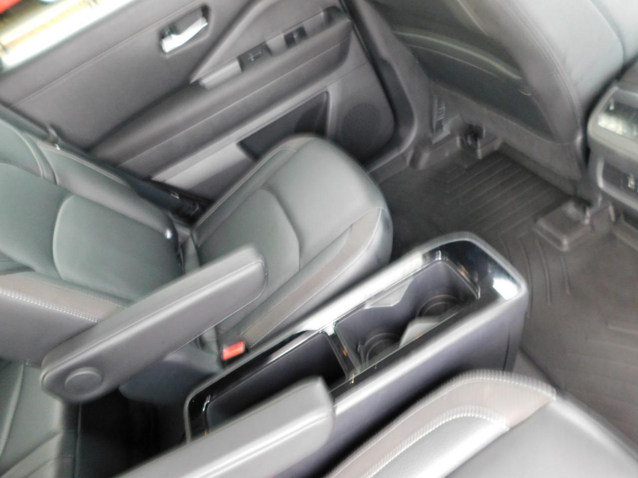 Nissan Pathfinder SL 2WD 2024
