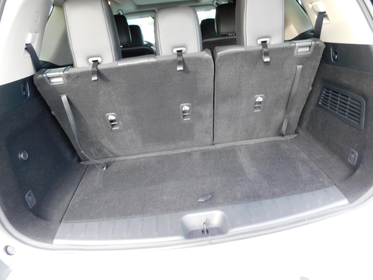 Nissan Pathfinder SL 2WD 2024