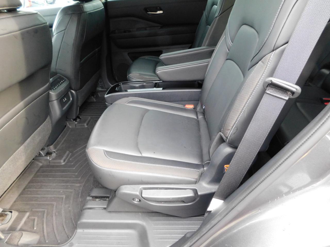 Nissan Pathfinder SL 2WD 2024