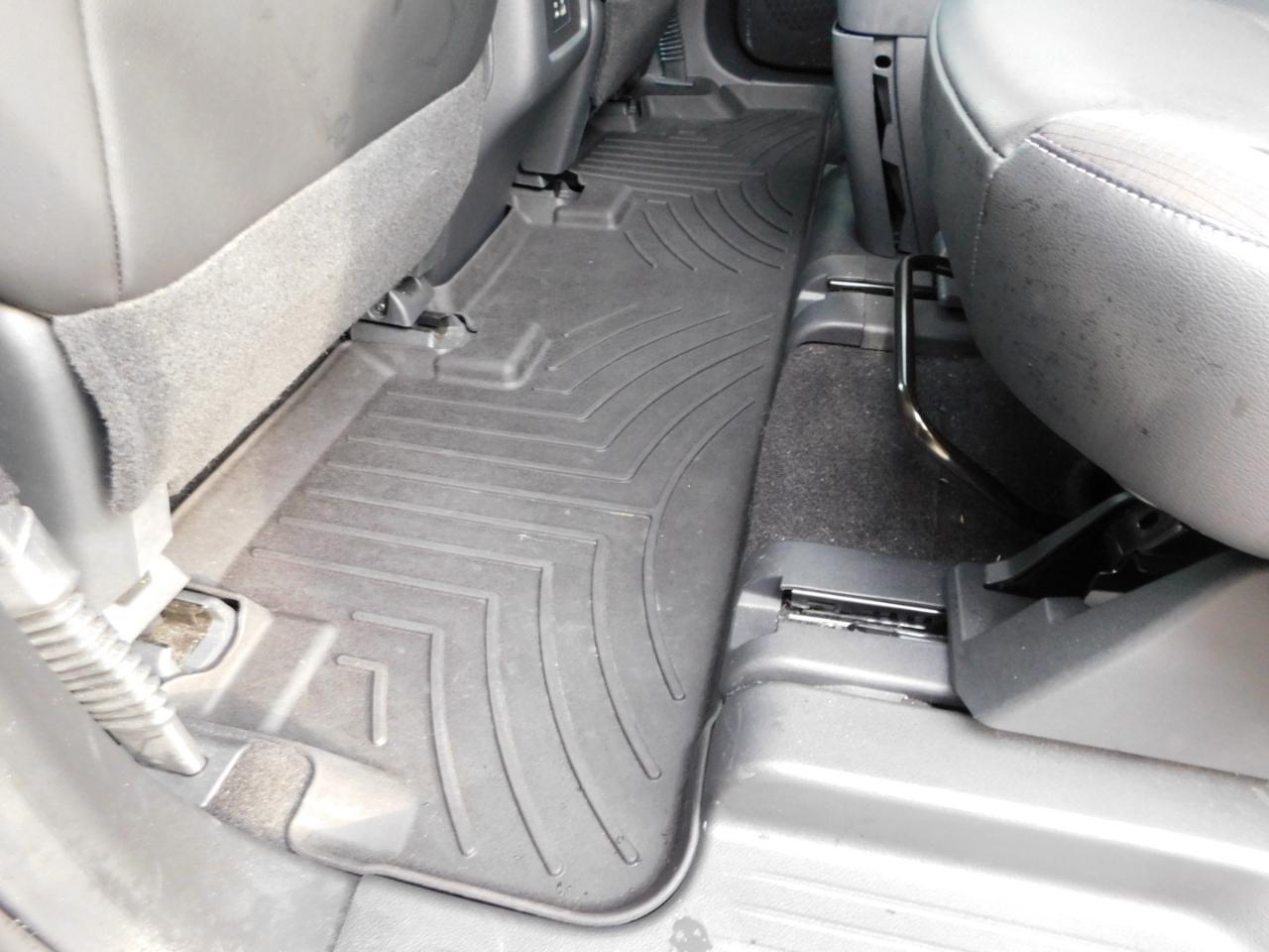 Nissan Pathfinder SL 2WD 2024
