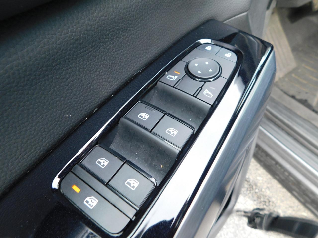 Nissan Pathfinder SL 2WD 2024