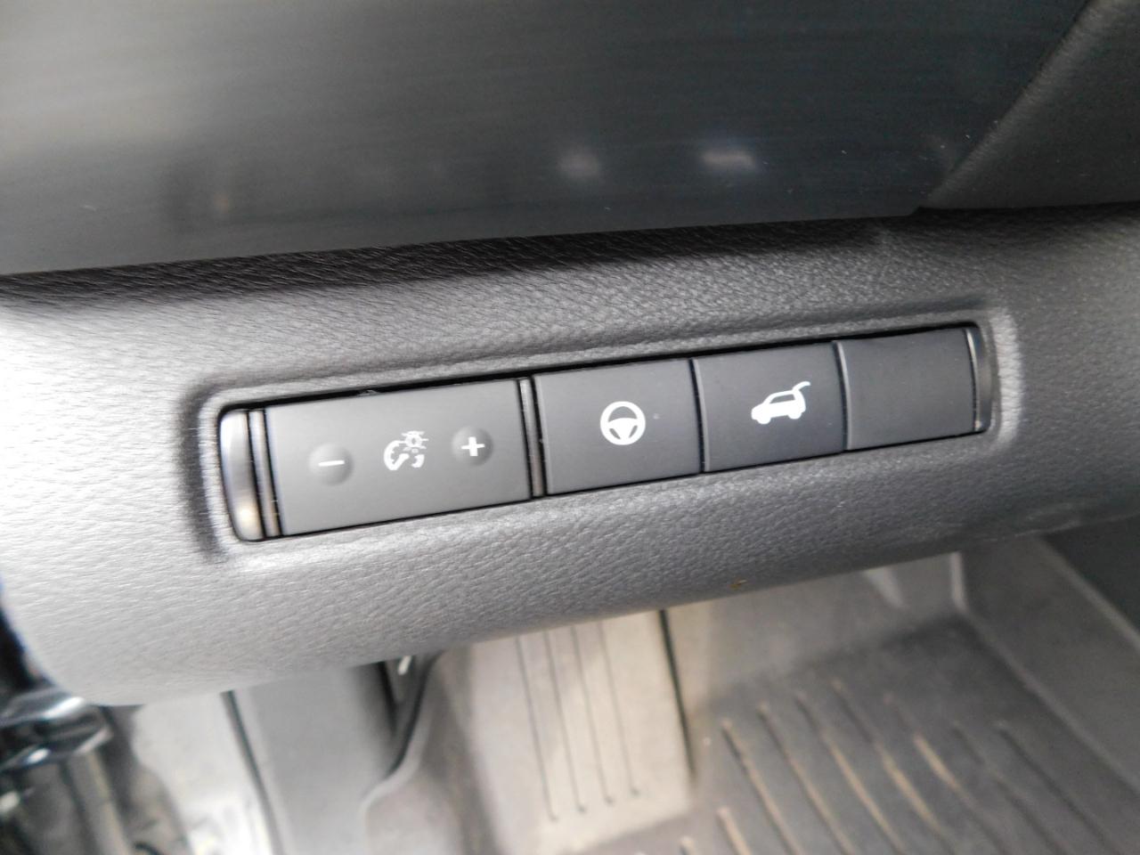 Nissan Pathfinder SL 2WD 2024