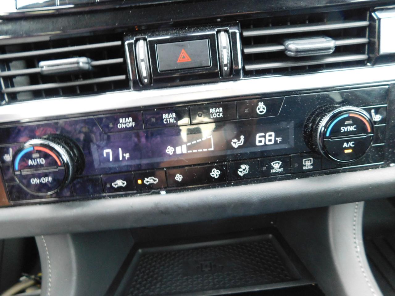 Nissan Pathfinder SL 2WD 2024
