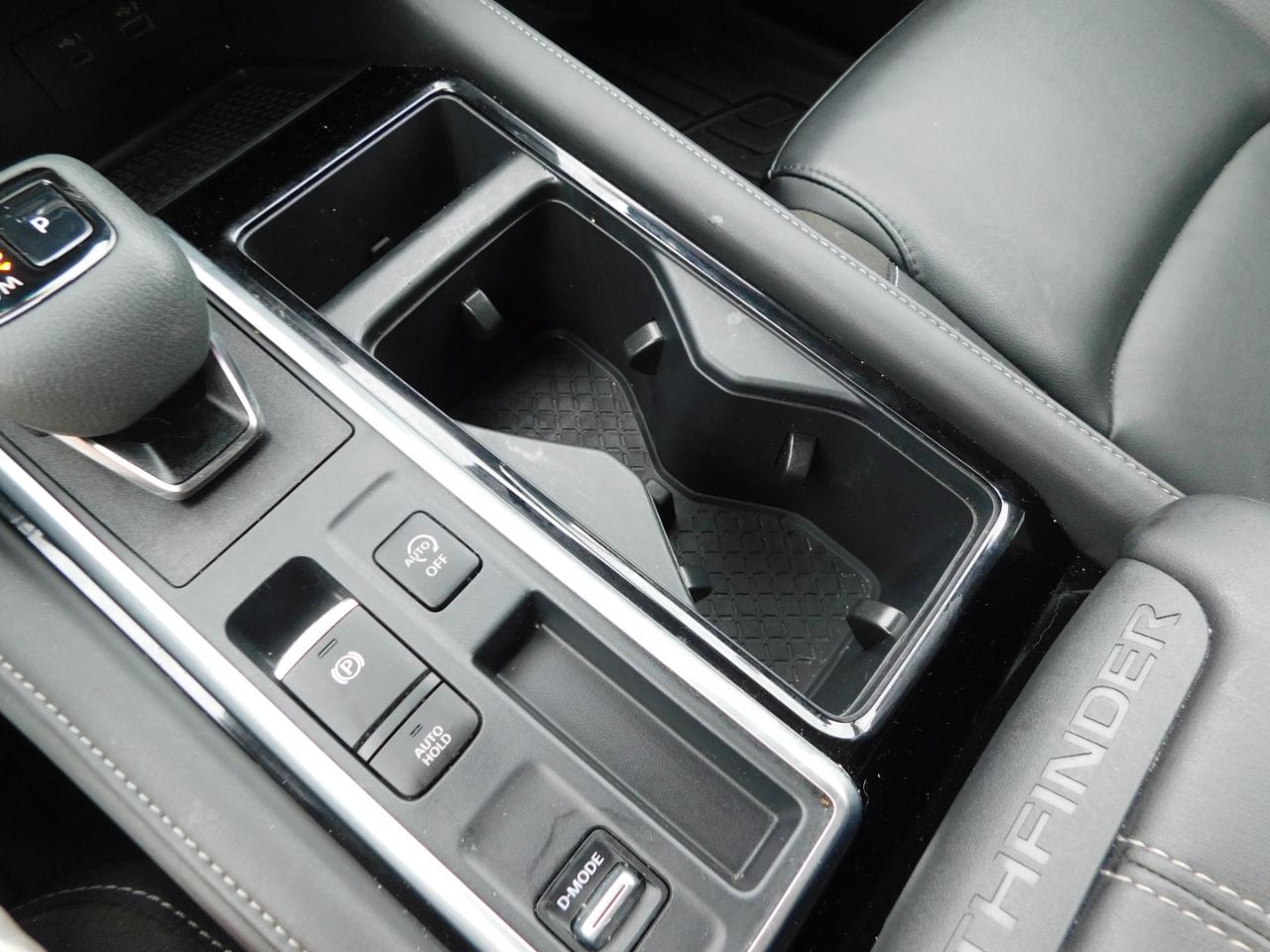 Nissan Pathfinder SL 2WD 2024