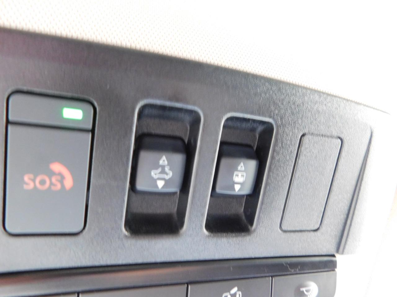 Nissan Pathfinder SL 2WD 2024
