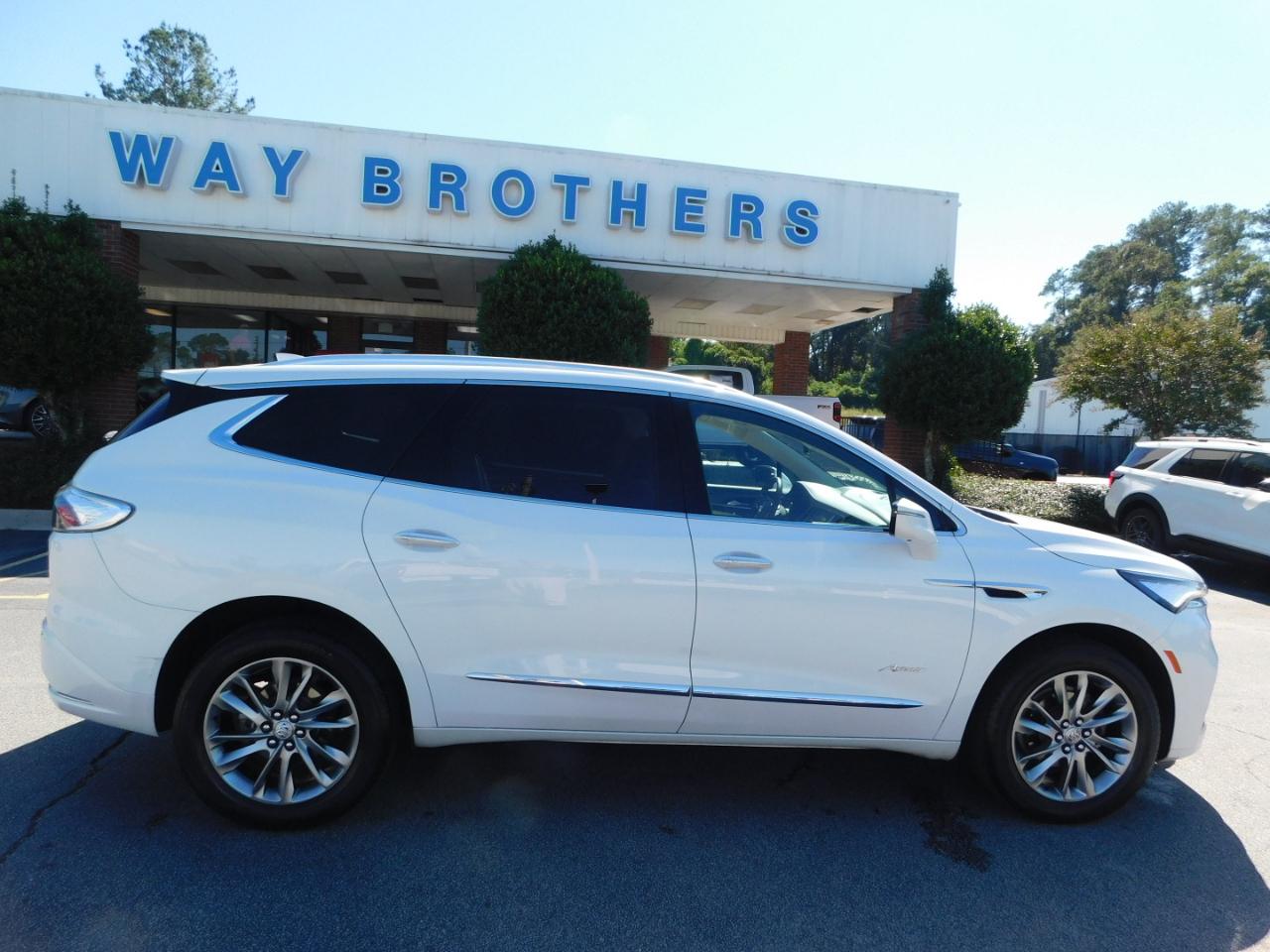 Buick Enclave FWD 4dr Avenir 2023