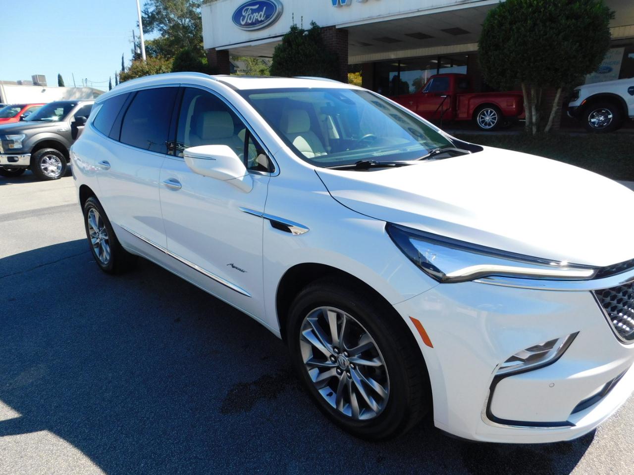 Buick Enclave FWD 4dr Avenir 2023