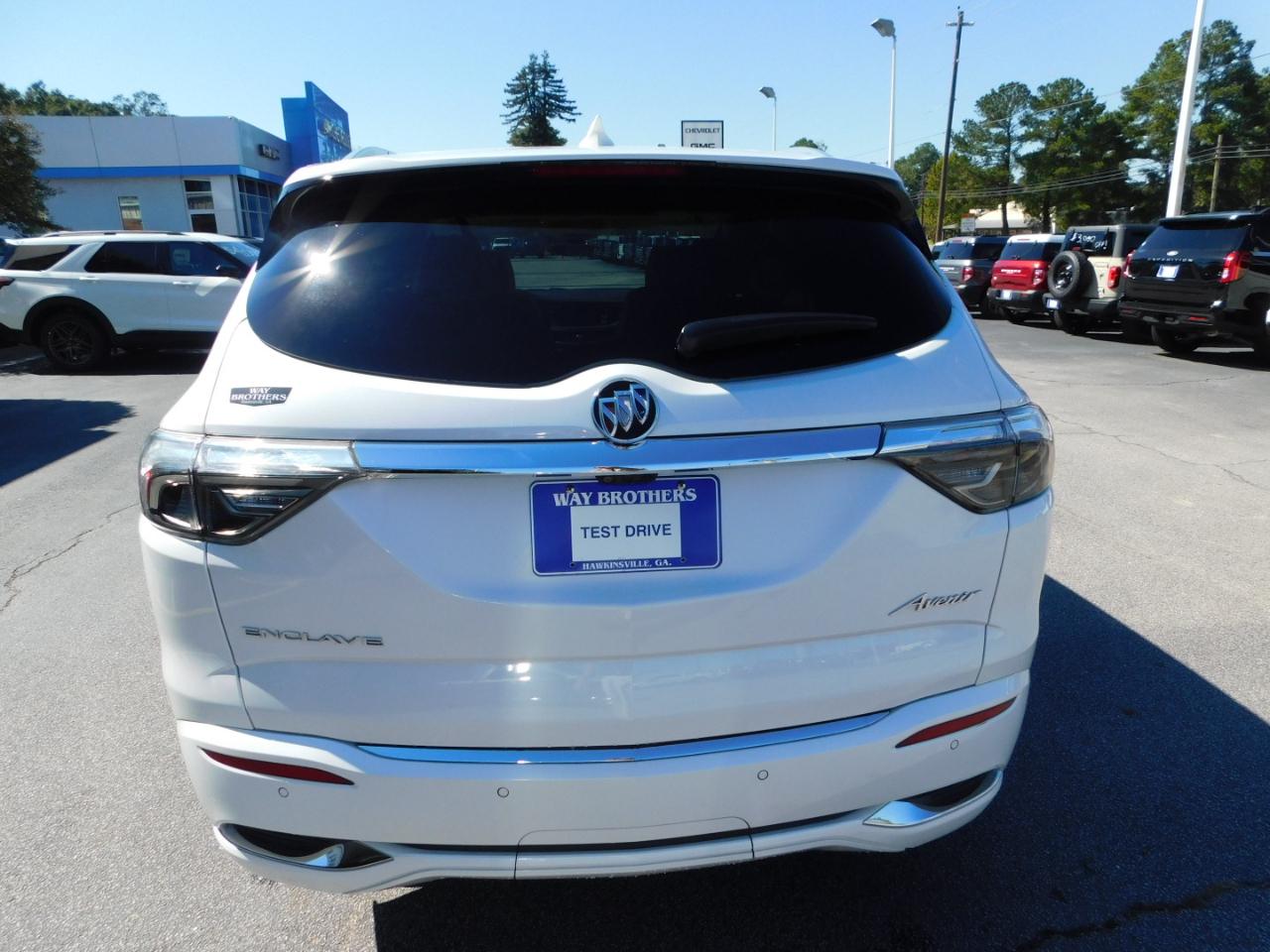 Buick Enclave FWD 4dr Avenir 2023
