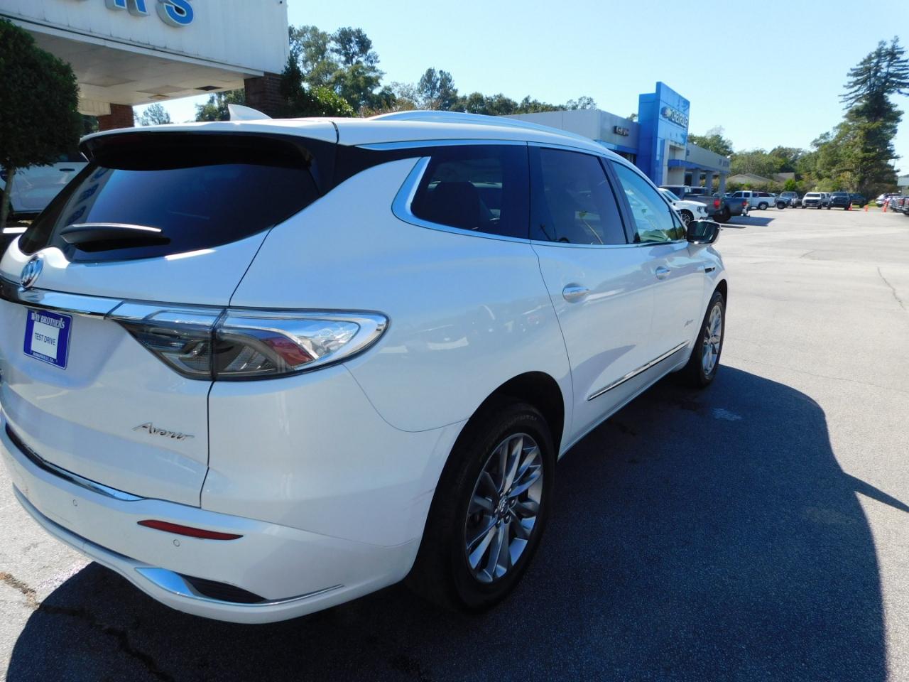 Buick Enclave FWD 4dr Avenir 2023