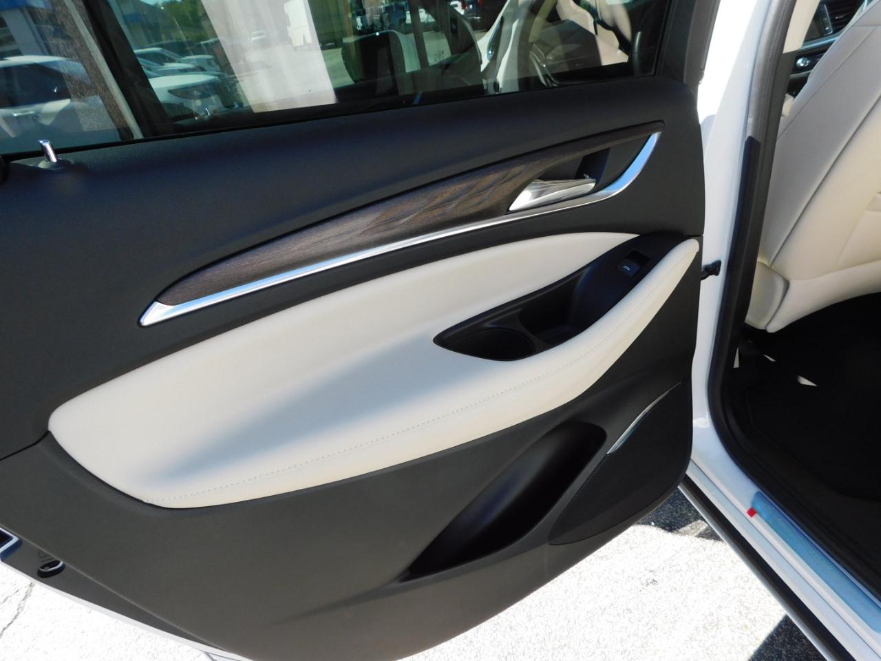 Buick Enclave FWD 4dr Avenir 2023
