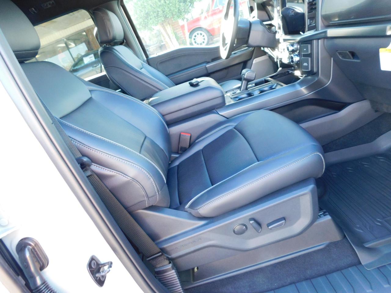 Ford F-150 Lariat 4WD SuperCrew 5.5' Box 2026
