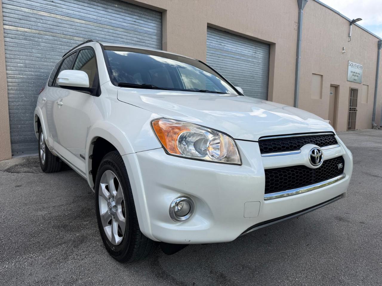 Toyota RAV4 4WD 4dr V6 Limited (Natl) 2009