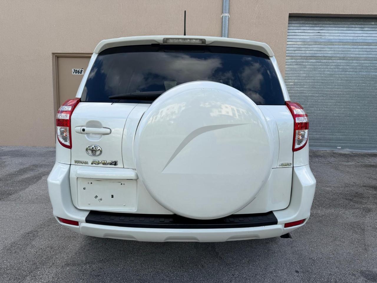 Toyota RAV4 4WD 4dr V6 Limited (Natl) 2009