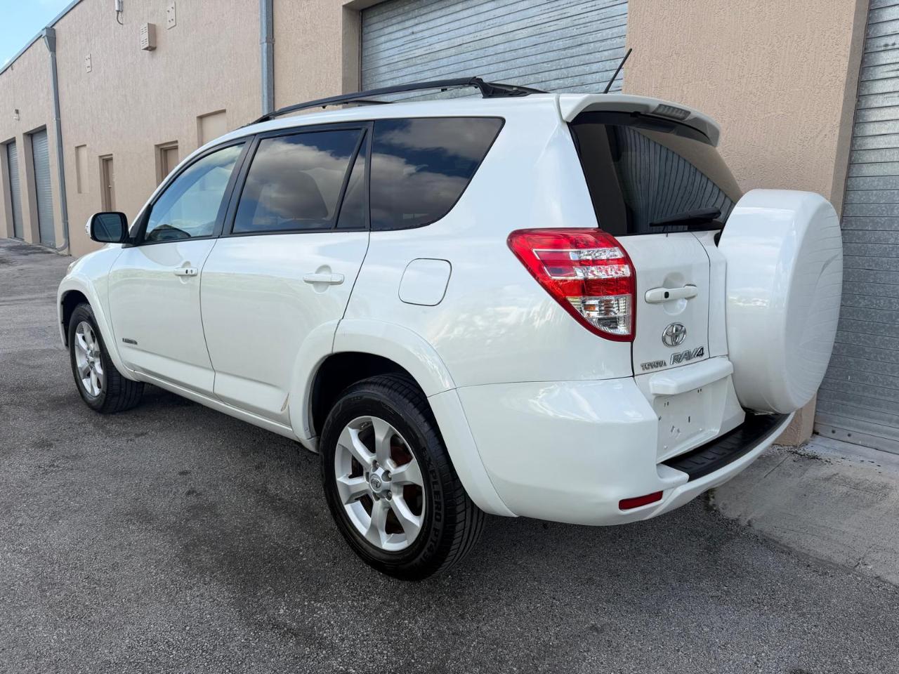 Toyota RAV4 4WD 4dr V6 Limited (Natl) 2009