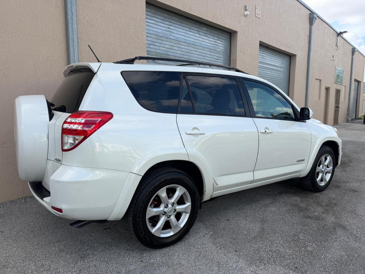 Toyota RAV4 4WD 4dr V6 Limited (Natl) 2009
