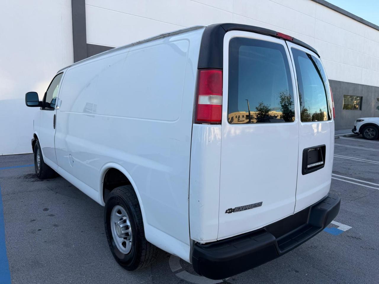 Chevrolet Express Cargo Van RWD 2500 135" 2012